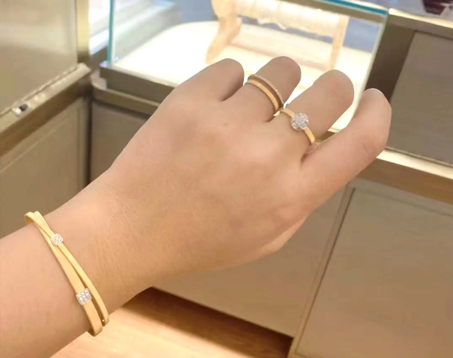 Cách chọn máy làm trang sức phù hợp cho doanh nghiệp của bạn