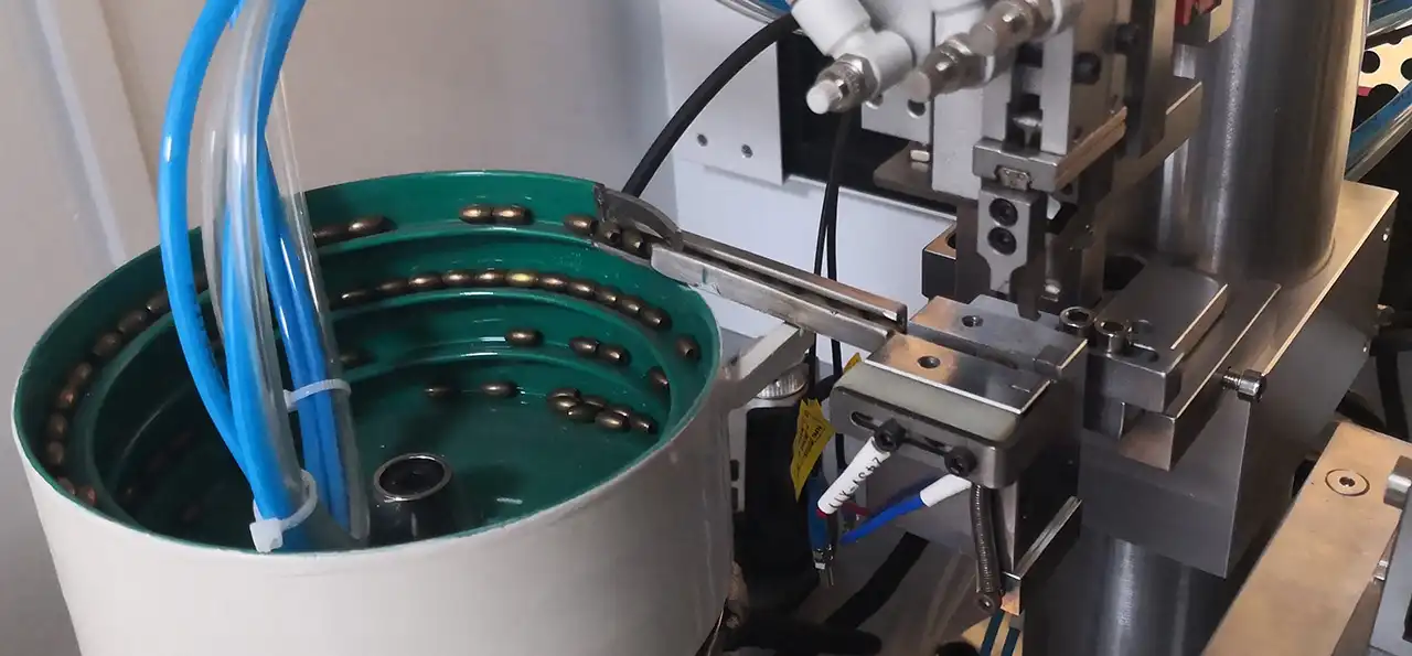 Ball Diamond Cutting Machine (2 heads) - Finished Product Showcase Dual-head diamond cutting machine for jewelry beads, doubling production efficiency for gold, silver, and copper beads
